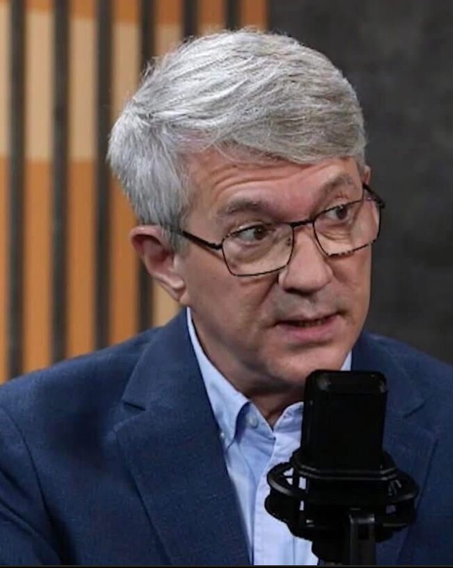 Steve Baker at a studio microphone